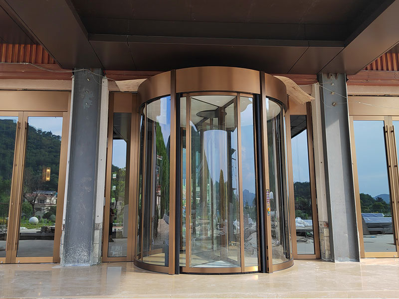 浙江省寧波市東錢湖南苑花園酒店兩翼門